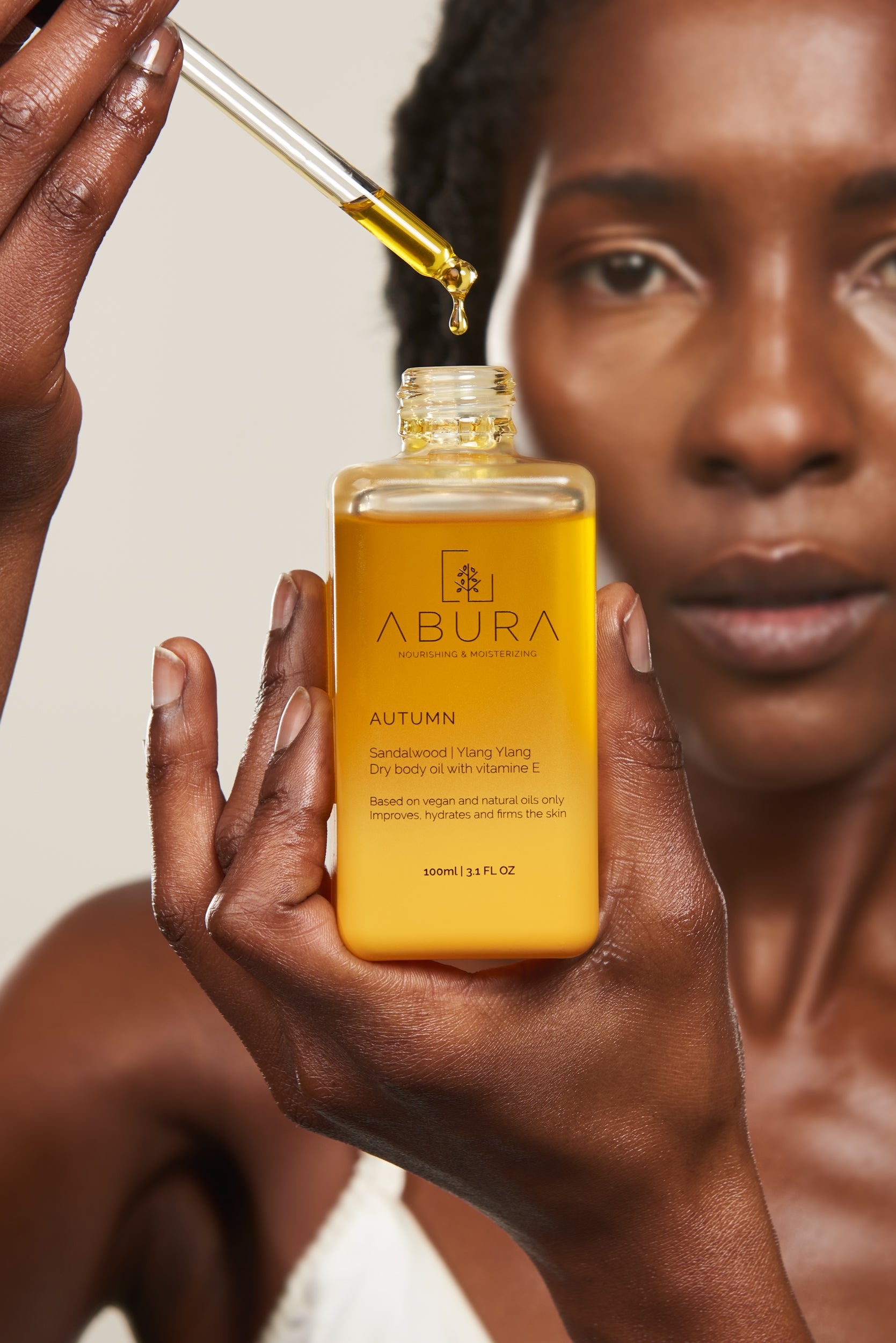 Autumn • Hydrateert • Verstevigd • Verzachtend •  Dry Body Oil • Vitamine E | Sandelhout | Ylang Ylang | 15 +Organic ingredienten | Afrikaanse & Mediterrane rituelen in 1 fles