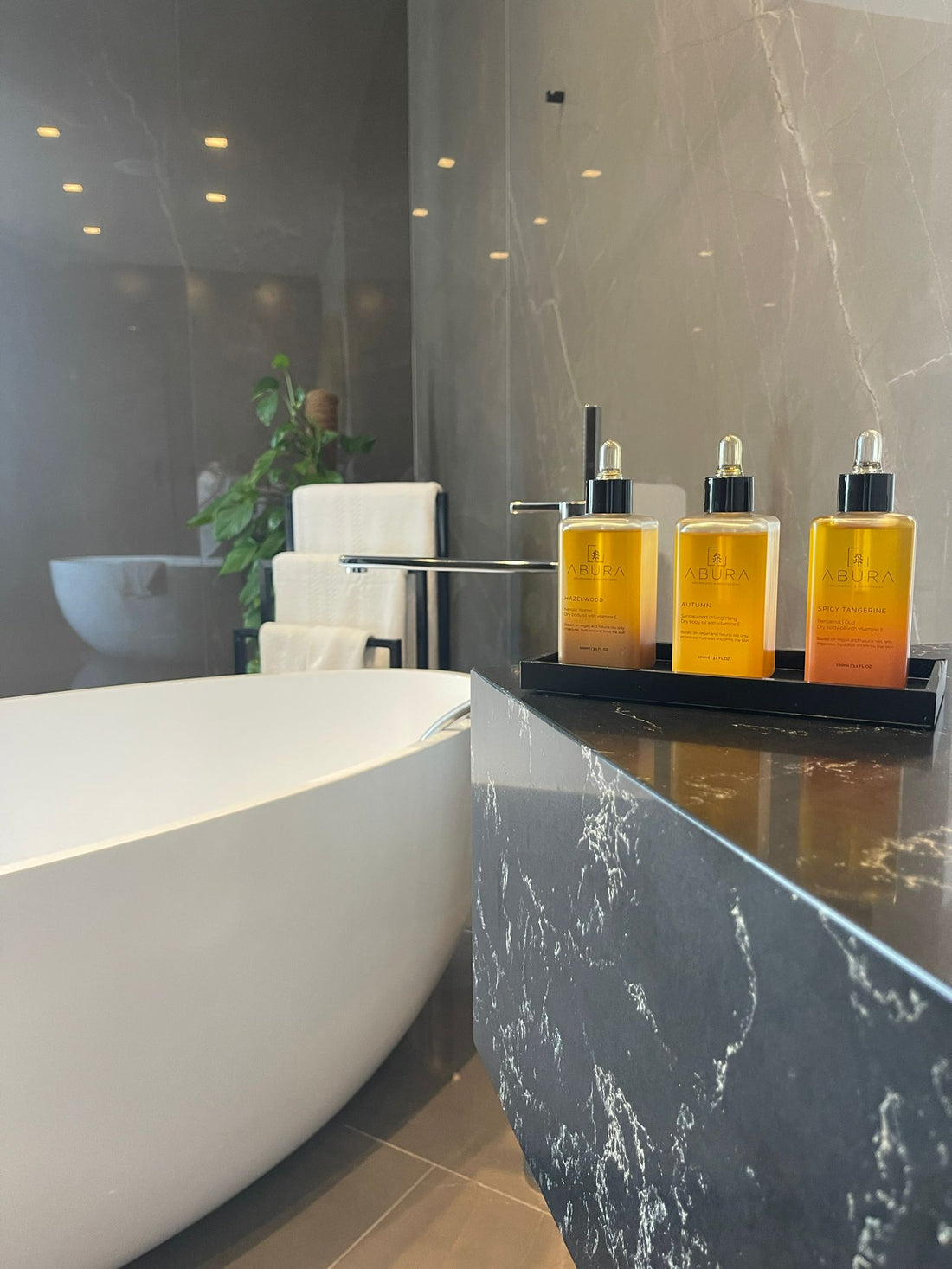 Hazelwood • Hydrateert • Verstevigd • Verzachtend •  Dry Body Oil  • Vitamine E | Neroli | Jasmine | Oudh |15 +Organische ingredienten | Afrikaanse &amp; Mediterrane rituelen in 1 fles